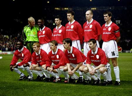 施翔金旗 施翔金旗